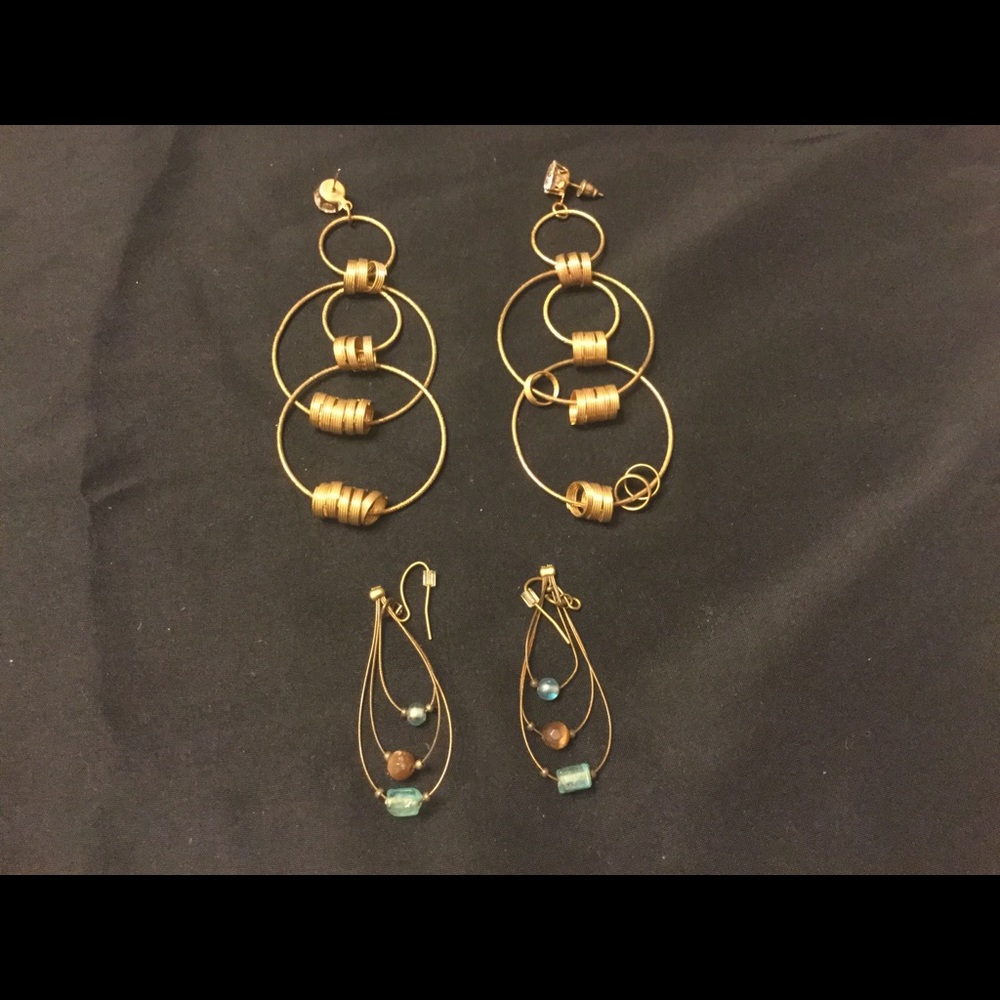 TWO PAIRS OF EARRINGS